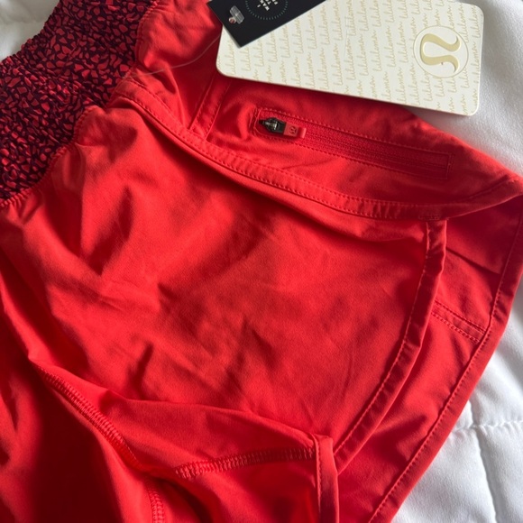 🆕❤️ Lululemon Tracker Short III - Alarming Miss Mosaic Red Grape - Picture 6 of 11